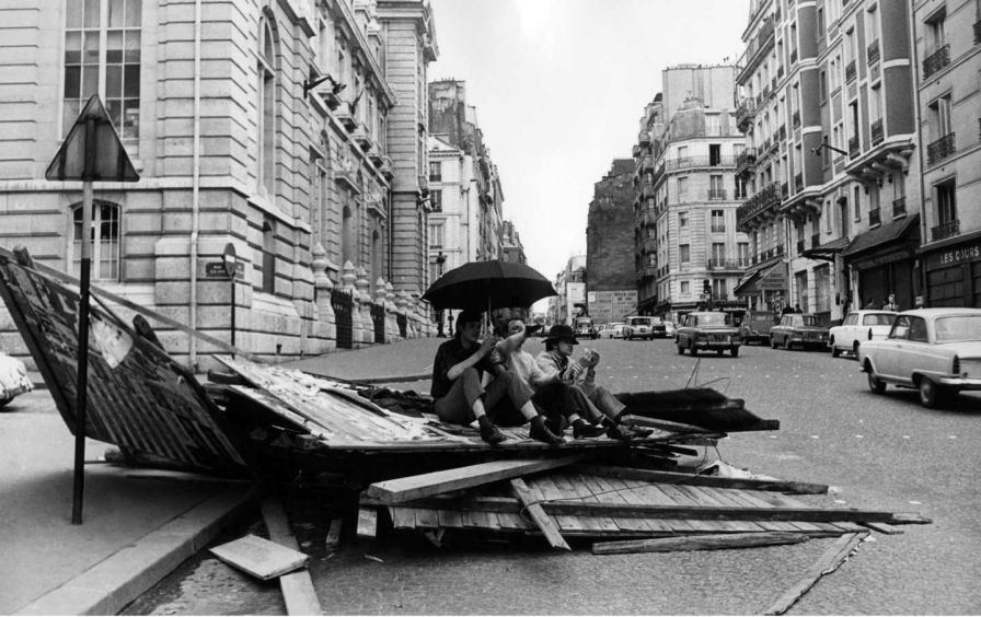 Snack al fresco on the remains of a barricade